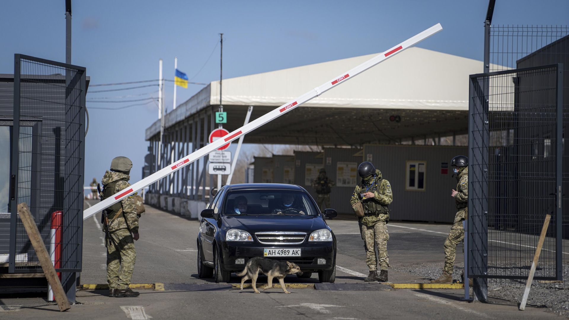 Автомобиль на пограничном пункте пропуска на Украине Автомобиль на пограничном пункте пропуска на Украине - РИА Новости, 1920, 20.12.2023