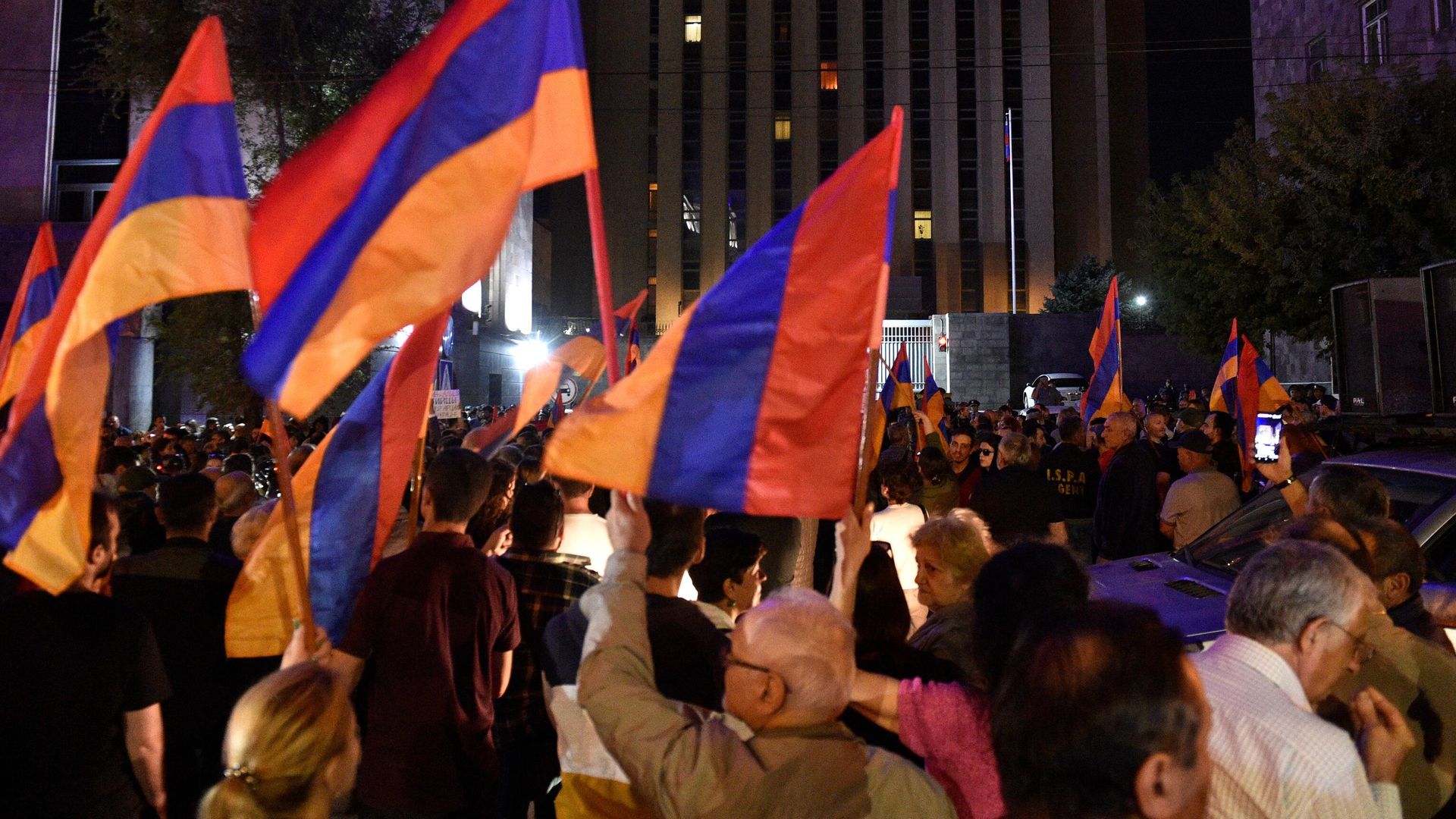 Участники протестов в связи с обострением ситуации в Нагорном Карабахе у посольства России в Ереване. 19 сентября 2023 года Участники протестов в связи с обострением ситуации в Нагорном Карабахе у посольства России в Ереване. 19 сентября 2023 года - РИА Новости, 1920, 26.09.2023