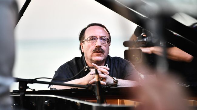 Джазовый пианист Даниил Крамер