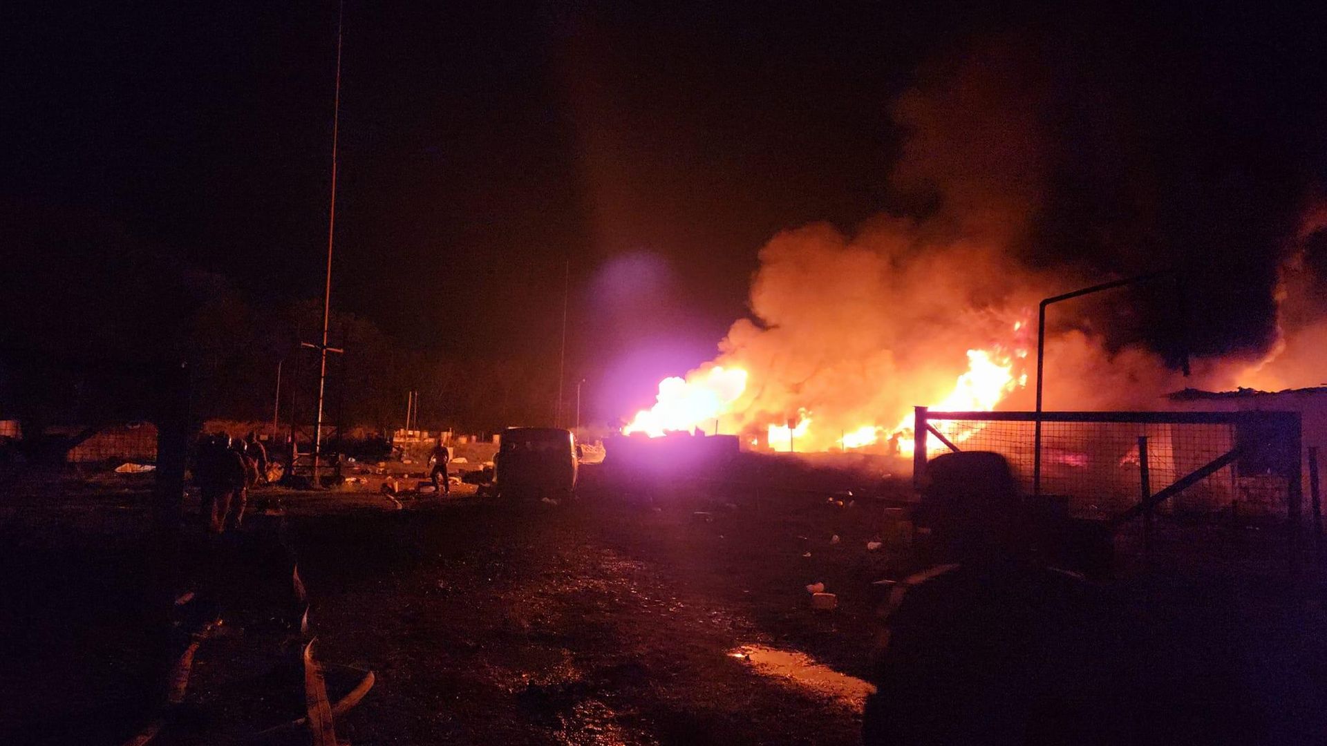 На месте пожара на бензоколонке в Степанакерте На месте пожара на бензоколонке в Степанакерте - РИА Новости, 1920, 26.09.2023