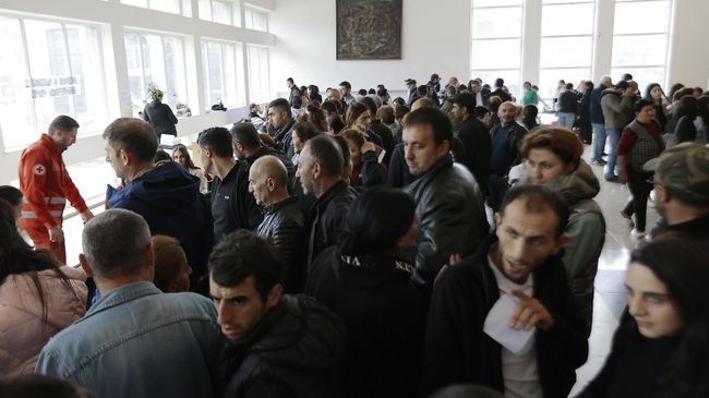 Беженцы в гуманитарном пункте в городе Горис Беженцы в гуманитарном пункте в городе Горис