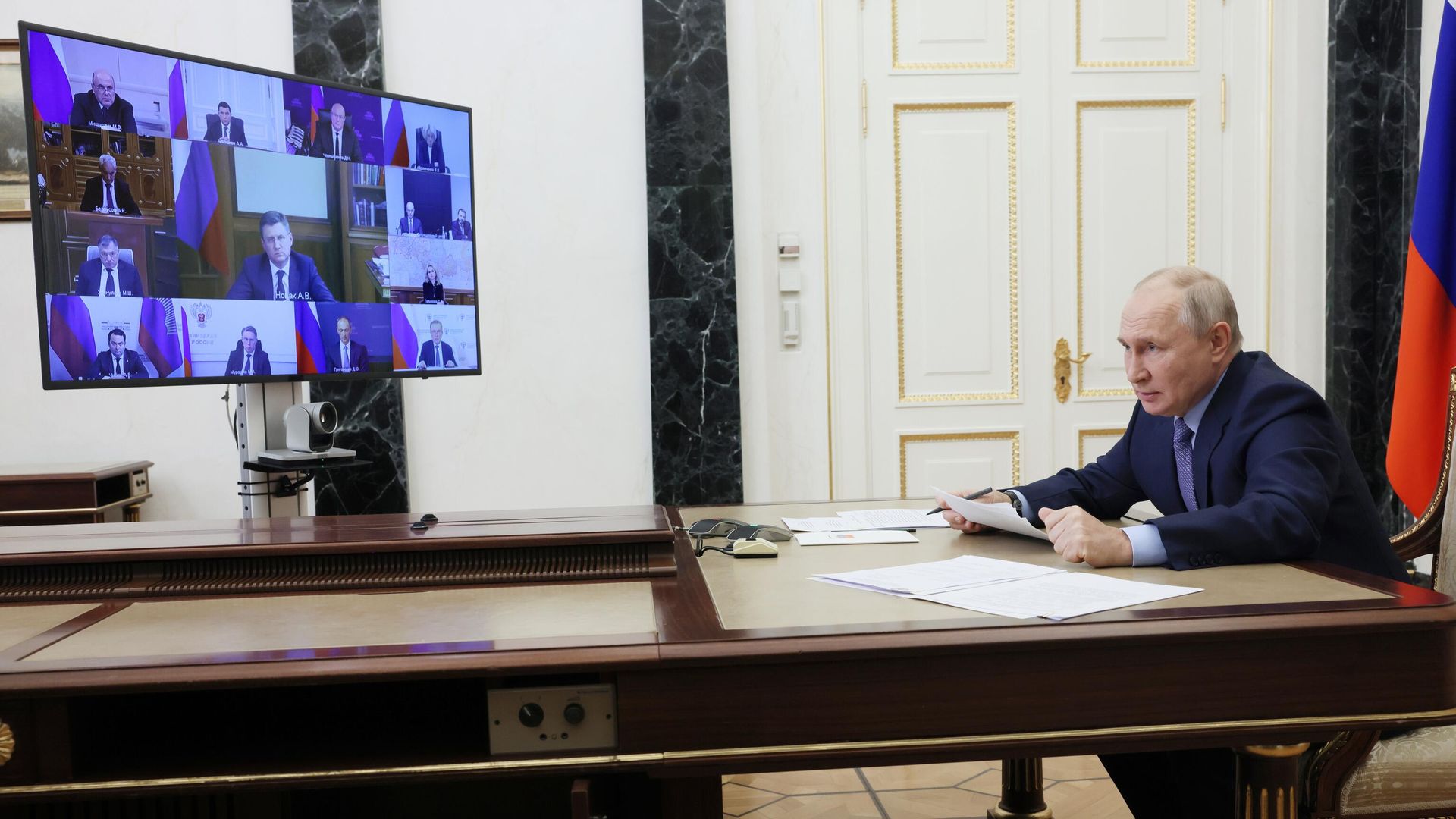 Президент РФ Владимир Путин проводит совещание с членами правительства РФ в режиме видеоконференции Президент РФ Владимир Путин проводит совещание с членами правительства РФ в режиме видеоконференции - РИА Новости, 1920, 13.03.2024