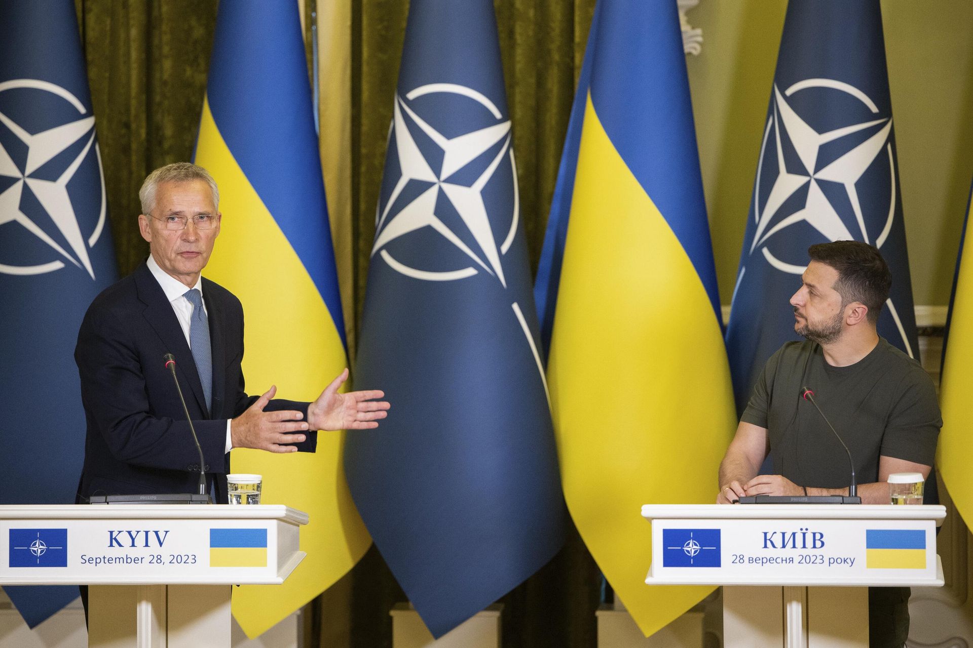 Генеральный секретарь НАТО Йенс Столтенберг и президент Украины Владимир Зеленский во время встречи в Киеве Генеральный секретарь НАТО Йенс Столтенберг и президент Украины Владимир Зеленский во время встречи в Киеве - РИА Новости, 1920, 30.10.2023