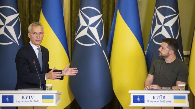 Генеральный секретарь НАТО Йенс Столтенберг и президент Украины Владимир Зеленский