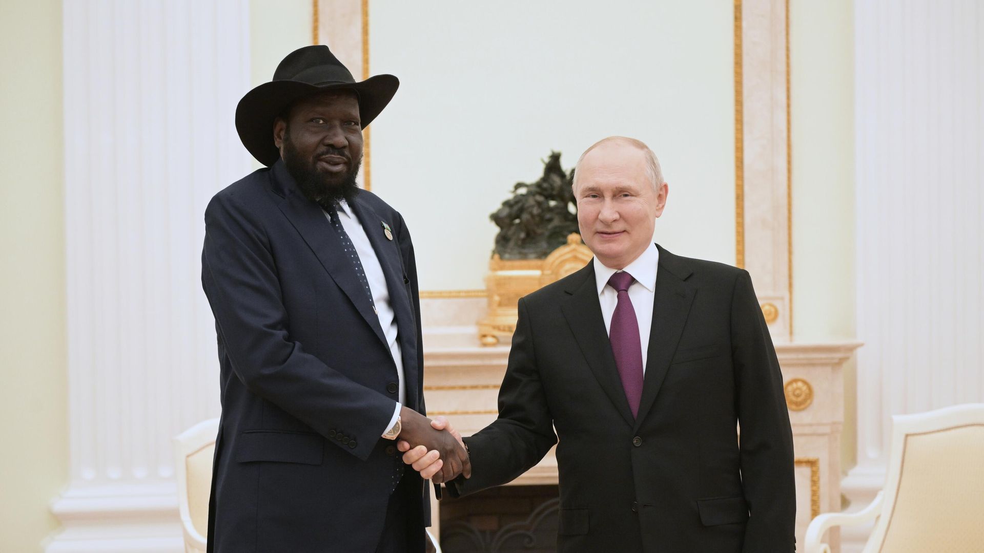 Президент России Владимир Путин и президент Южного Судана Сальваторе Киир во время встречи в Москве Президент России Владимир Путин и президент Южного Судана Сальваторе Киир во время встречи в Москве - РИА Новости, 1920, 28.09.2023