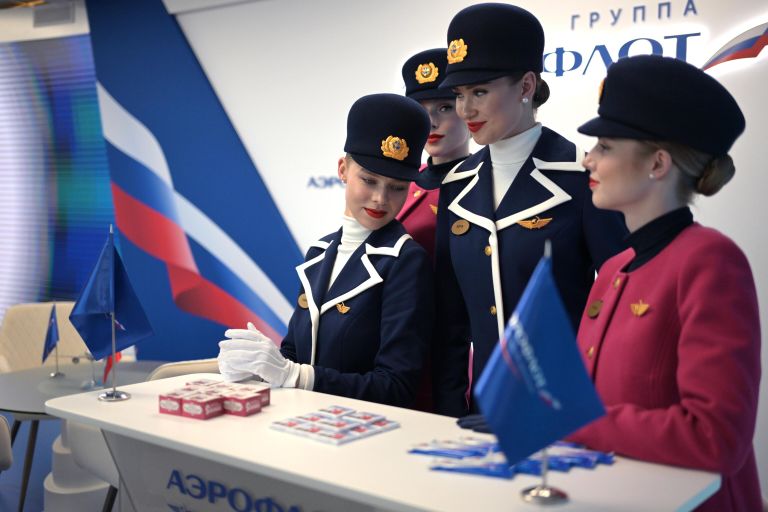 Участницы Восточного экономического форума во Владивостоке на стенде компании Аэрофлот Участницы Восточного экономического форума во Владивостоке на стенде компании Аэрофлот