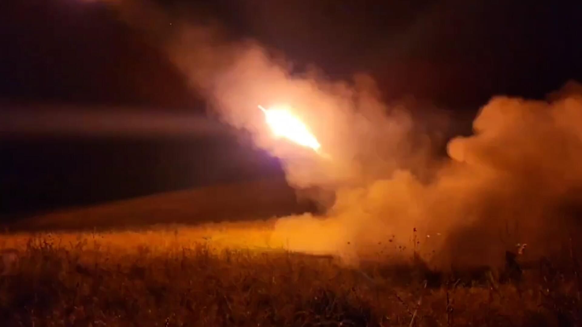 Уничтожение вражеской техники боевыми расчетами РСЗО Торнадо-Г Уничтожение вражеской техники боевыми расчетами РСЗО Торнадо-Г - РИА Новости, 1920, 30.09.2023