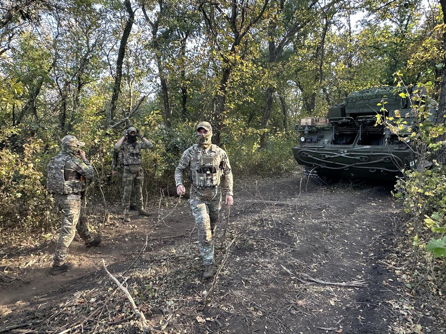 Расчет ЗРК Тор-М2 на боевой позиции