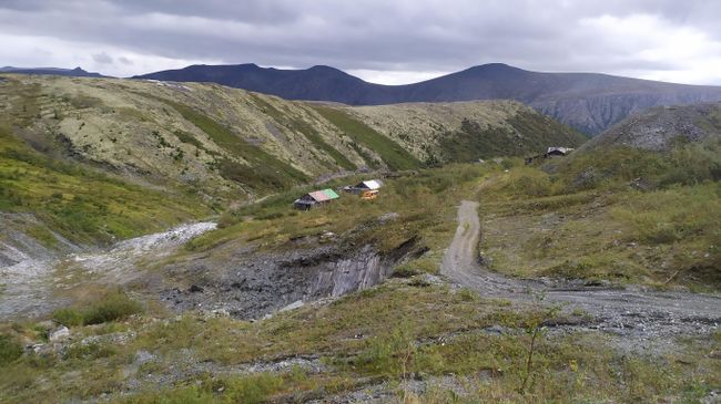 От поселка Додо сохранилось несколько заброшенных домиков