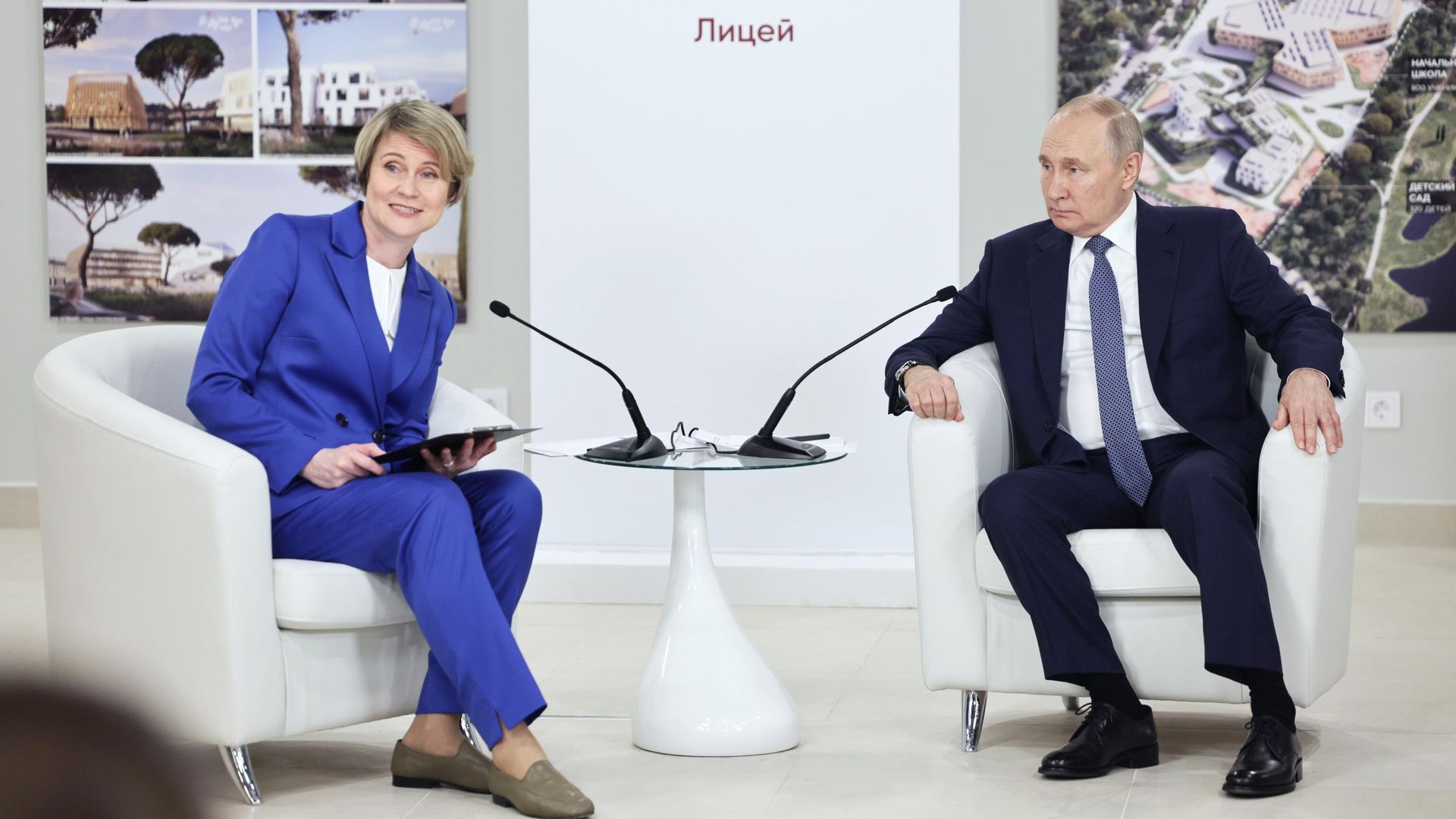 Президент РФ Владимир Путин во время посещения нового жилого корпуса президентского лицея в Сириусе - РИА Новости, 1920, 04.10.2023