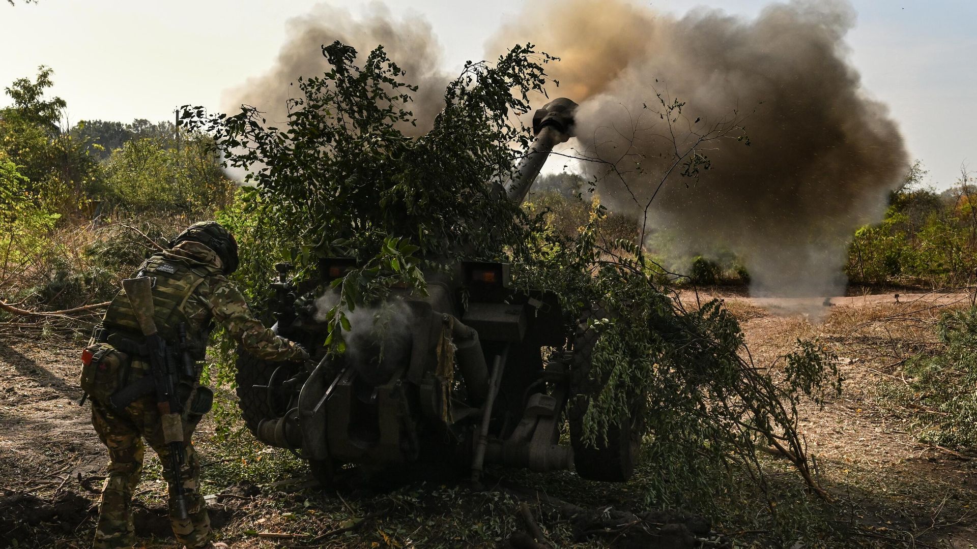 Боевая работа расчетов буксируемых гаубиц Д-30 ЦВО в зоне проведения СВО Боевая работа расчетов буксируемых гаубиц Д-30 ЦВО в зоне проведения СВО - РИА Новости, 1920, 13.10.2023