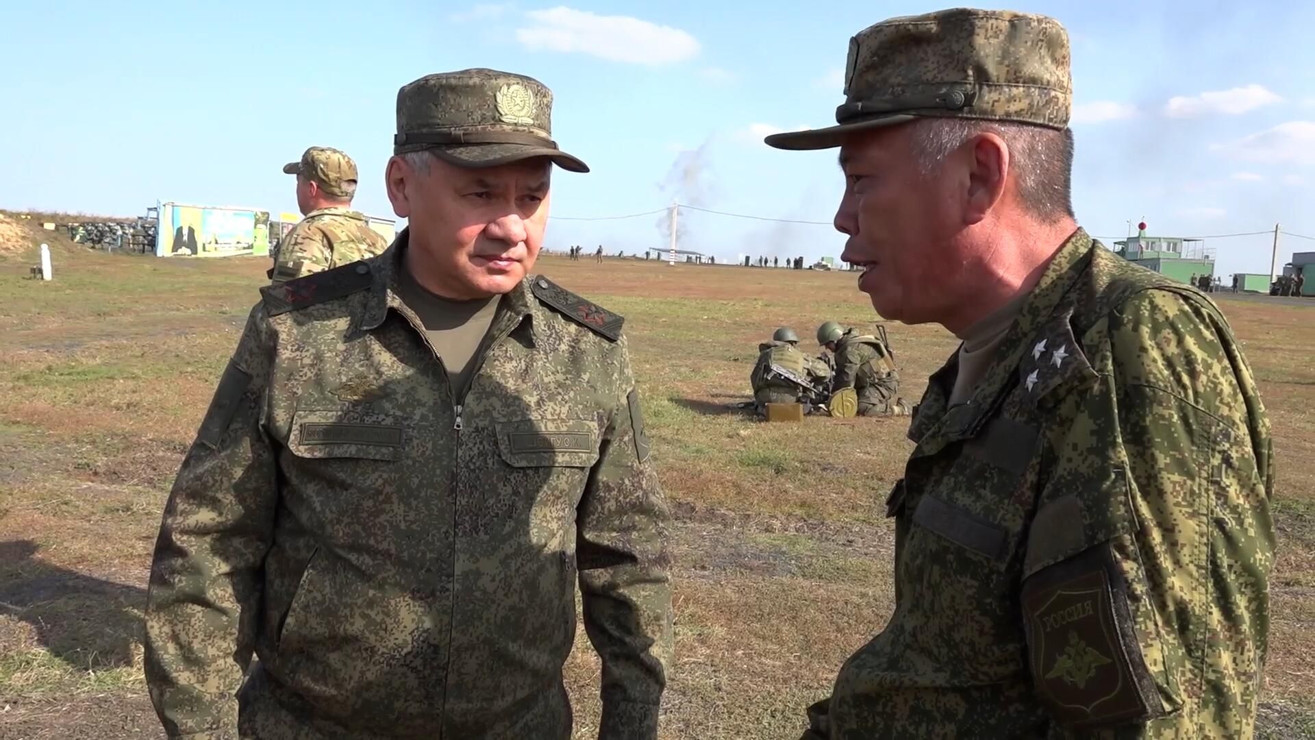 Шойгу на полигонах Южного военного округа Шойгу на полигонах Южного военного округа - РИА Новости, 1920, 05.10.2023