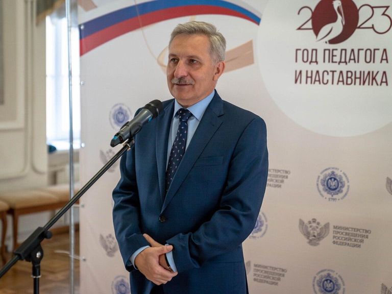 Выставка Учителями славится Россия, ученики приносят славу ей Выставка Учителями славится Россия, ученики приносят славу ей