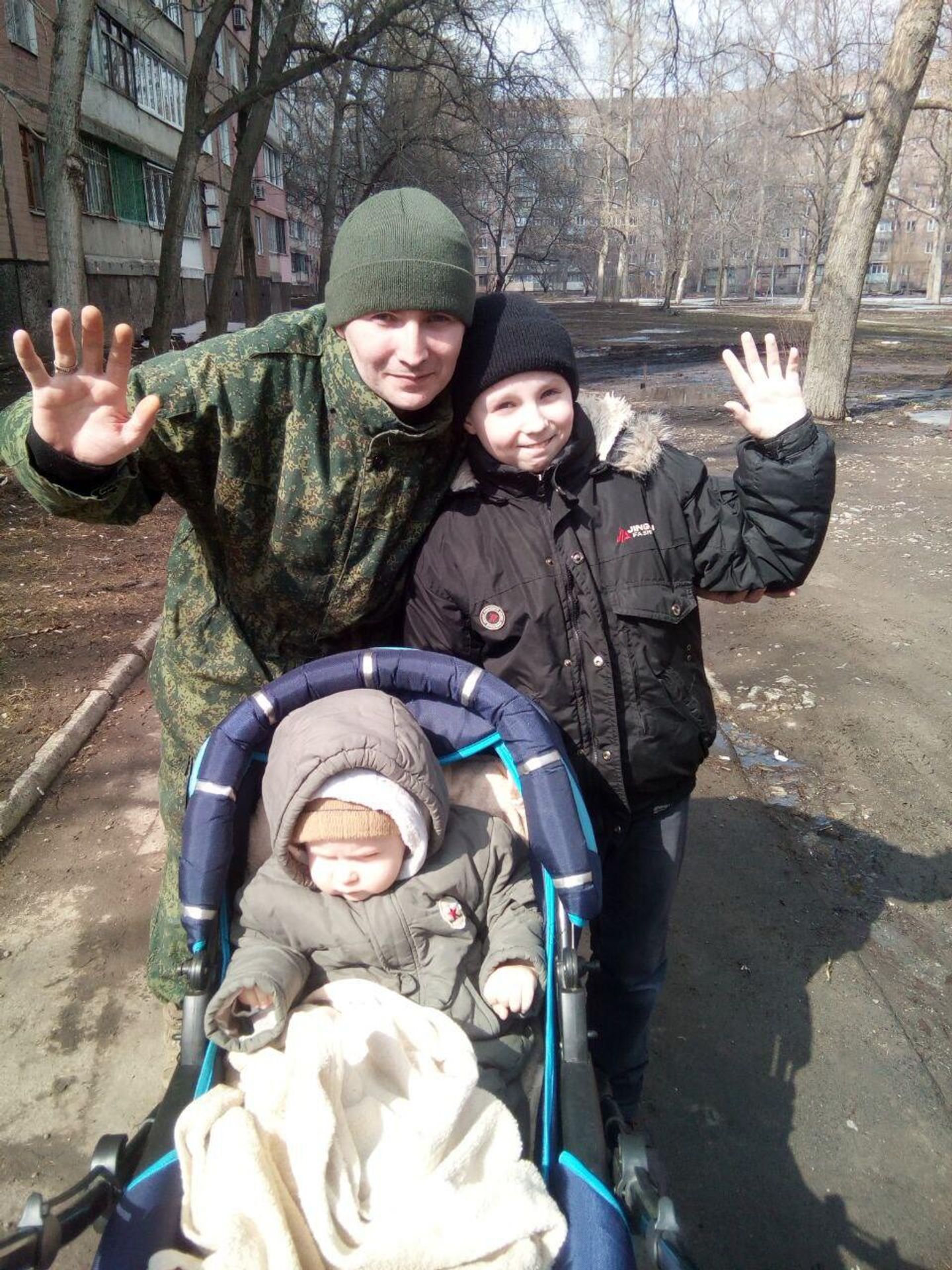 Глава семьи Андрей Резенко с сыновьями Андреем (справа) и Артемом Глава семьи Андрей Резенко с сыновьями Андреем (справа) и Артемом