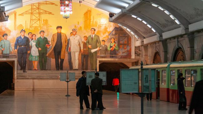Станция метро в Пхеньяне Станция метро в Пхеньяне