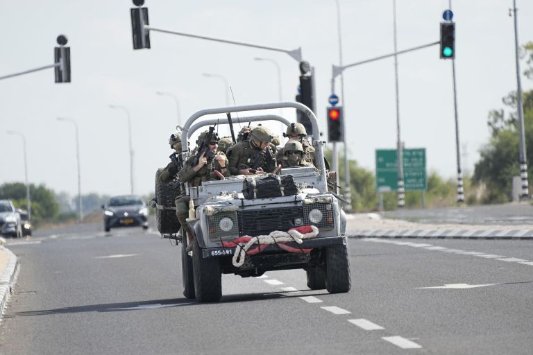 Израильские военные возле Ашкелона Израильские военные возле Ашкелона