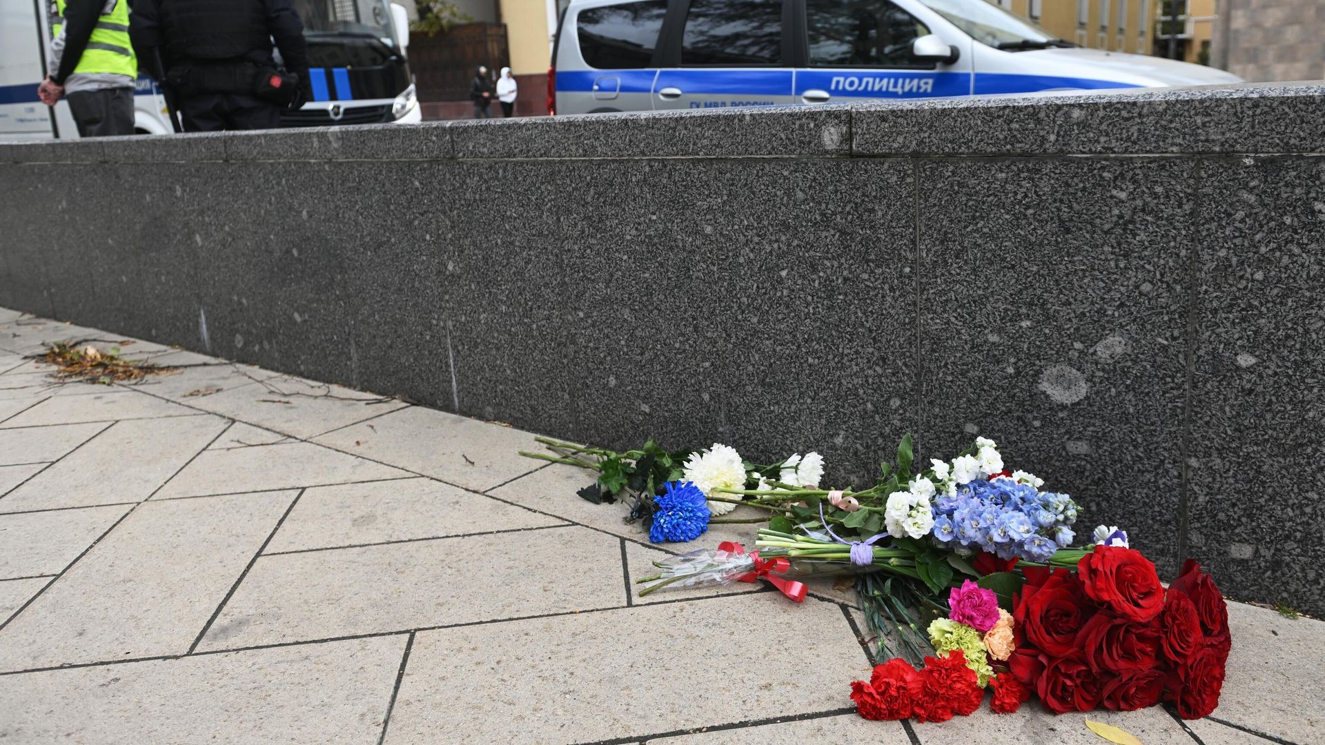 Цветы у здания посольства Израиля в Москве Цветы у здания посольства Израиля в Москве - РИА Новости, 1920, 08.10.2023
