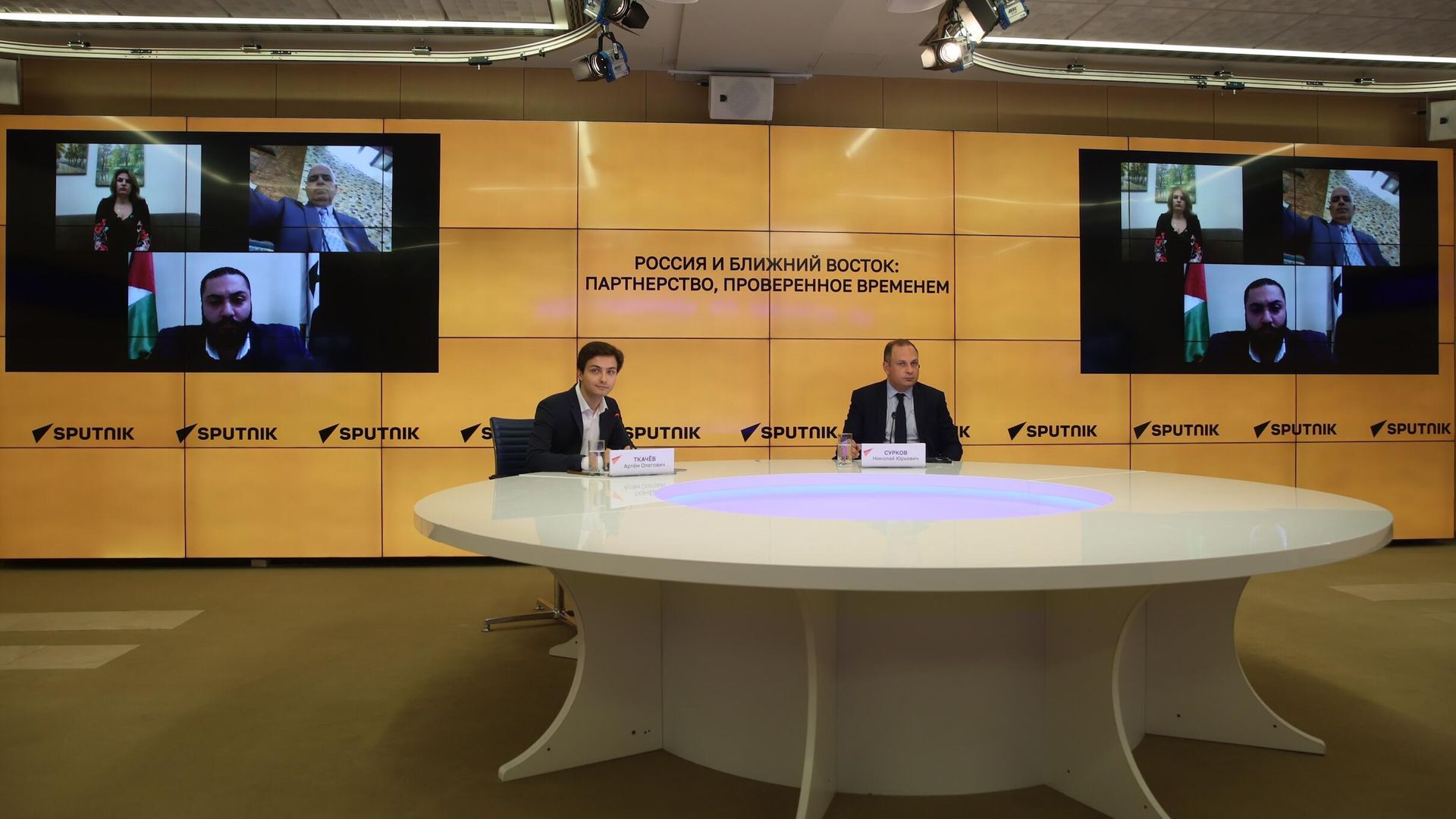 Круглый стол в агентстве Sputnik, на котором обсудили российско-арабские отношения Круглый стол в агентстве Sputnik, на котором обсудили российско-арабские отношения - РИА Новости, 1920, 10.10.2023