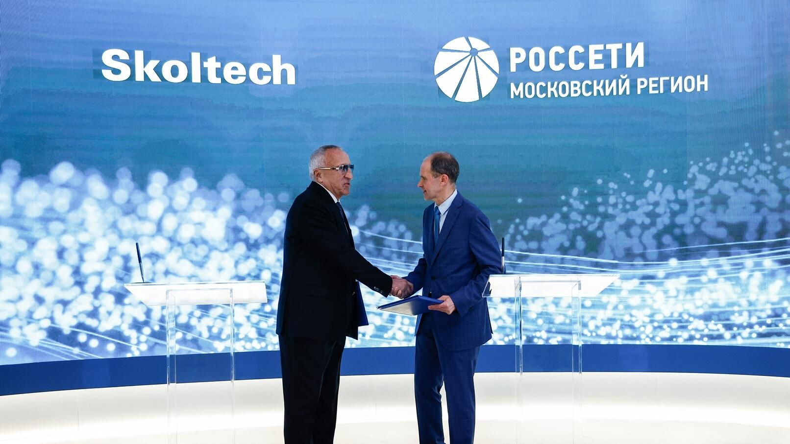 Россети Московский регион и Сколковский институт науки и технологий подписали соглашение о взаимодействии Россети Московский регион и Сколковский институт науки и технологий подписали соглашение о взаимодействии - РИА Новости, 1920, 11.10.2023