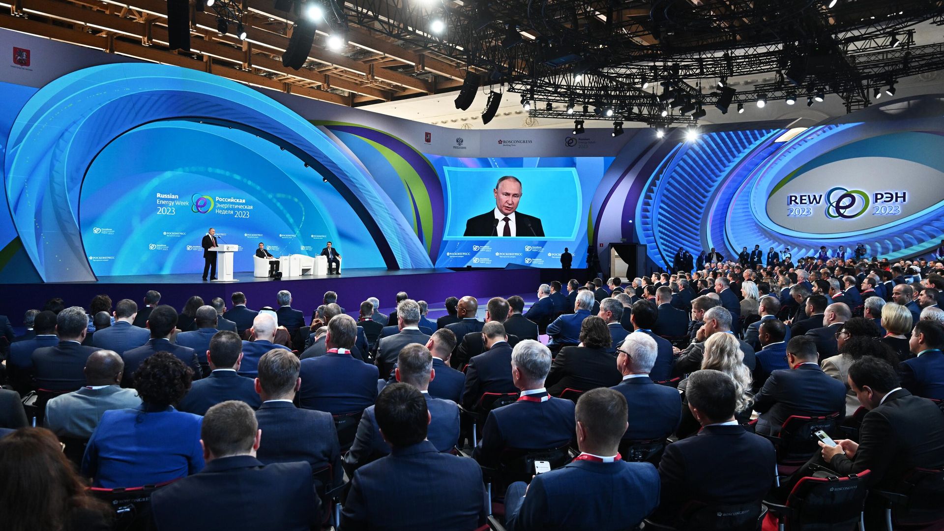 Президент РФ Владимир Путин выступает на пленарном заседании Международного форума Российская энергетическая неделя Президент РФ Владимир Путин выступает на пленарном заседании Международного форума Российская энергетическая неделя - РИА Новости, 1920, 11.10.2023