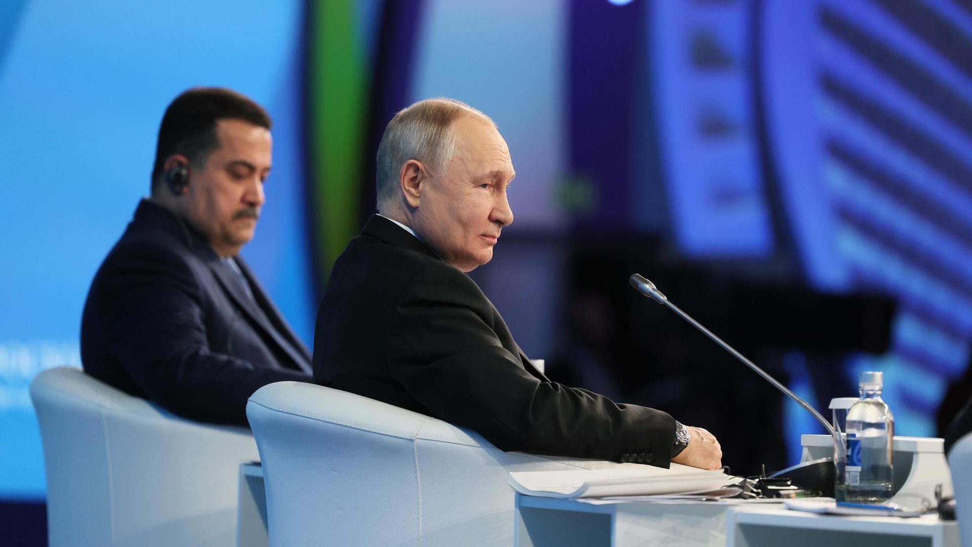 Президент РФ Владимир Путин и премьер-министр Ирака Мухаммед ас-Судани на пленарном заседании Международного форума Российская энергетическая неделя Президент РФ Владимир Путин и премьер-министр Ирака Мухаммед ас-Судани на пленарном заседании Международного форума Российская энергетическая неделя - РИА Новости, 1920, 11.10.2023