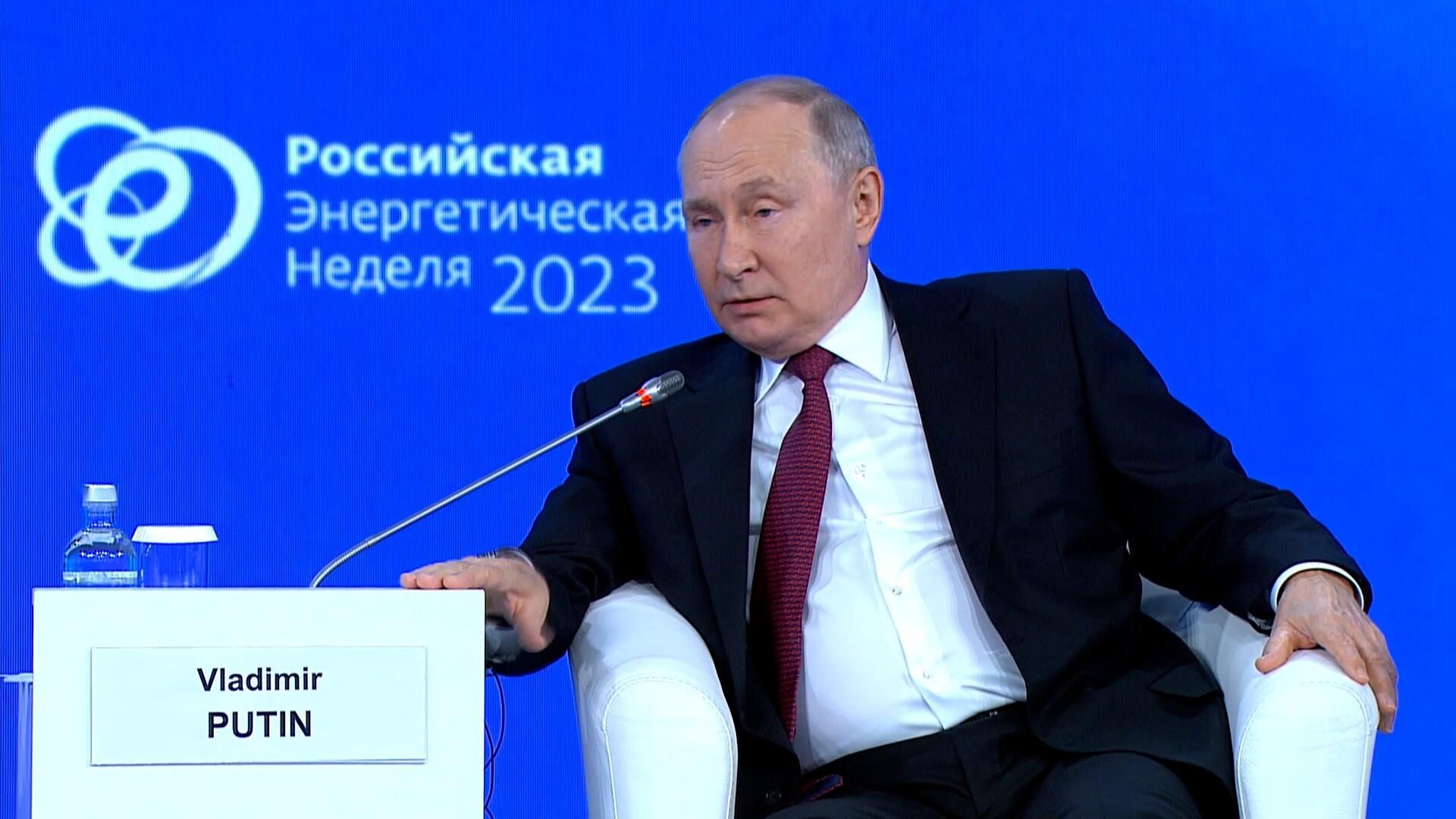 Путин: надо быть тупым, чтобы не понимать последствий отказа от российских ресурсов Путин: надо быть тупым, чтобы не понимать последствий отказа от российских ресурсов - РИА Новости, 1920, 11.10.2023