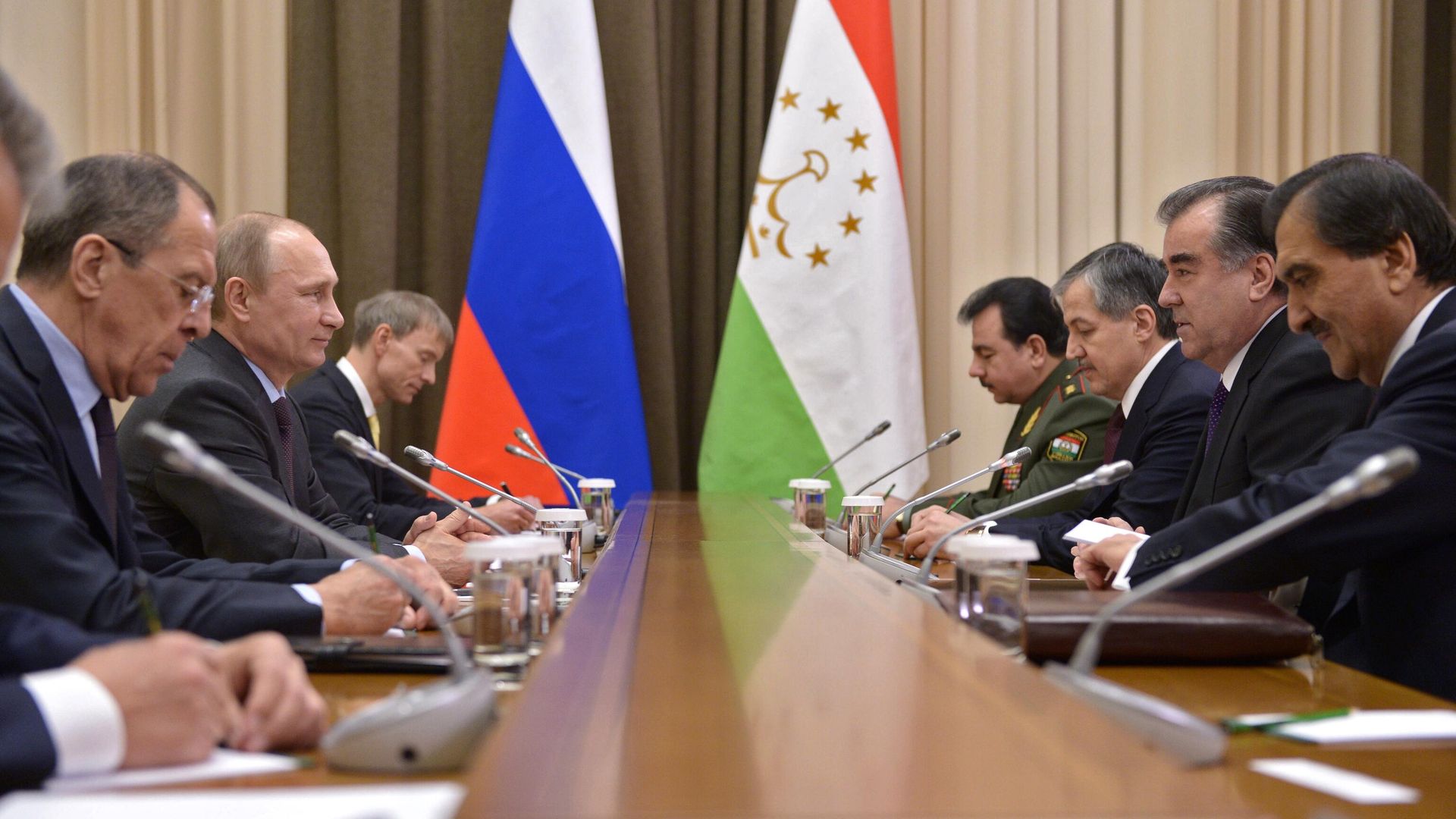 Президент России Владимир Путин и президент Таджикистана Эмомали Рахмон Президент России Владимир Путин и президент Таджикистана Эмомали Рахмон - РИА Новости, 1920, 13.10.2023