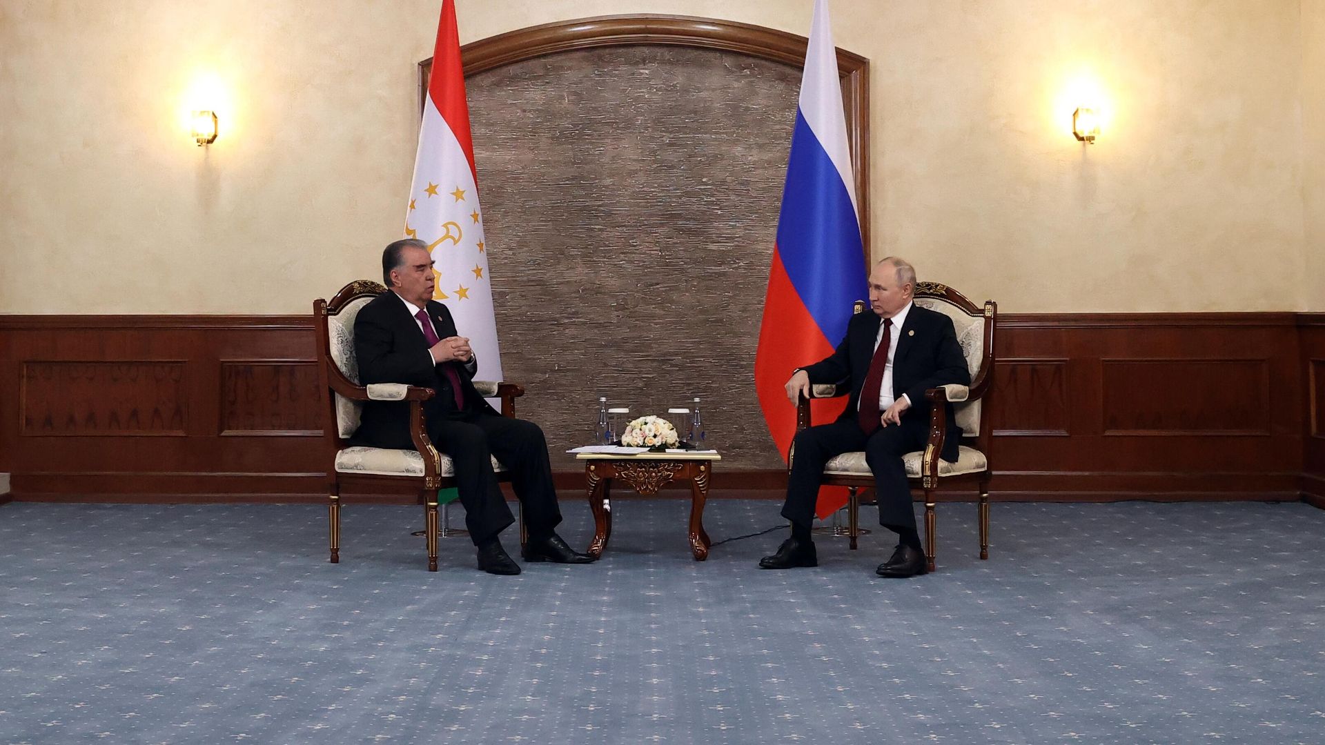Президент РФ Владимир Путин и президент Таджикистана Эмомали Рахмон Президент РФ Владимир Путин и президент Таджикистана Эмомали Рахмон - РИА Новости, 1920, 21.11.2023