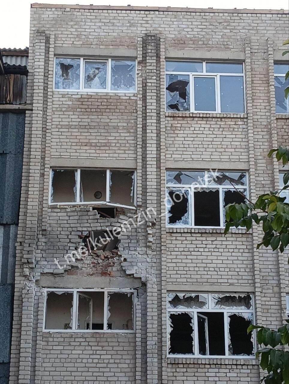 Последствия попадания снаряда в школу в Петровском районе Донецка Последствия попадания снаряда в школу в Петровском районе Донецка - РИА Новости, 1920, 13.10.2023
