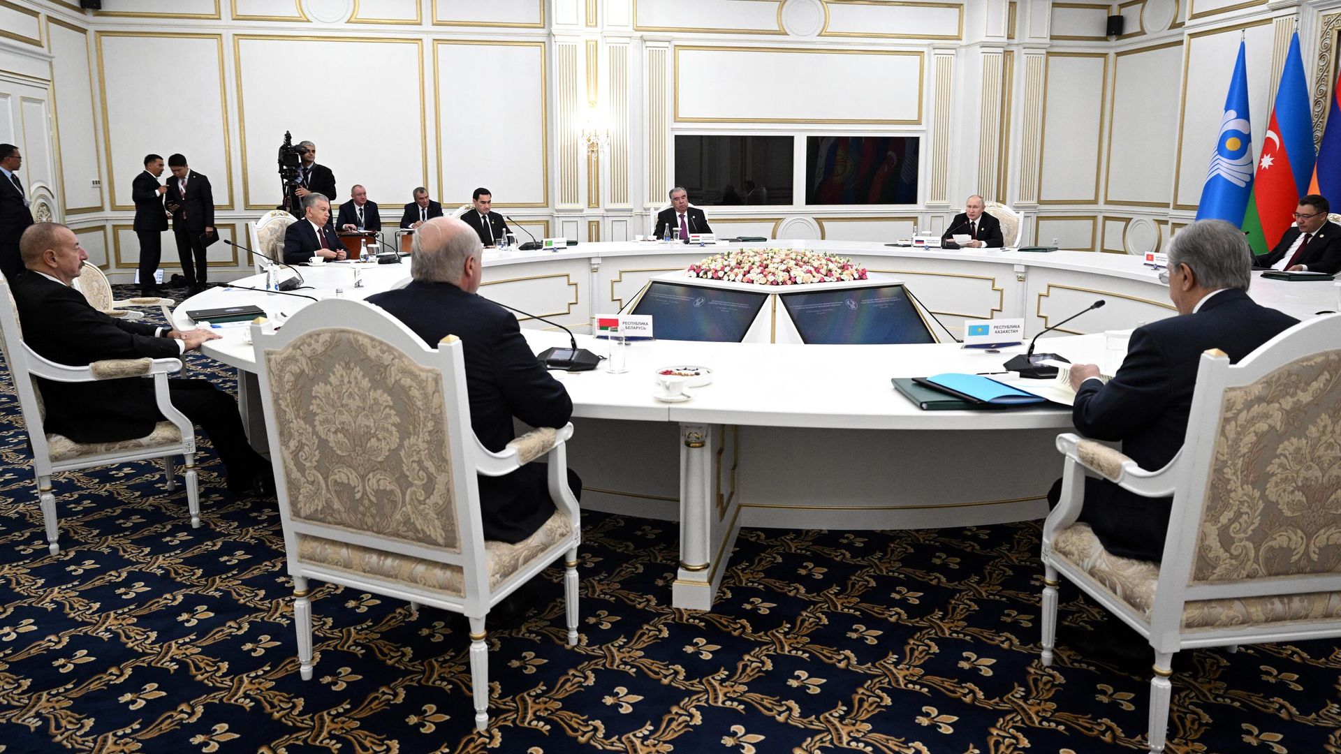 Президент РФ Владимир Путин на заседании Совета глав государств — участников СНГ в узком составе в государственной резиденции Ала-Арча в Киргизии Президент РФ Владимир Путин на заседании Совета глав государств — участников СНГ в узком составе в государственной резиденции Ала-Арча в Киргизии - РИА Новости, 1920, 13.10.2023