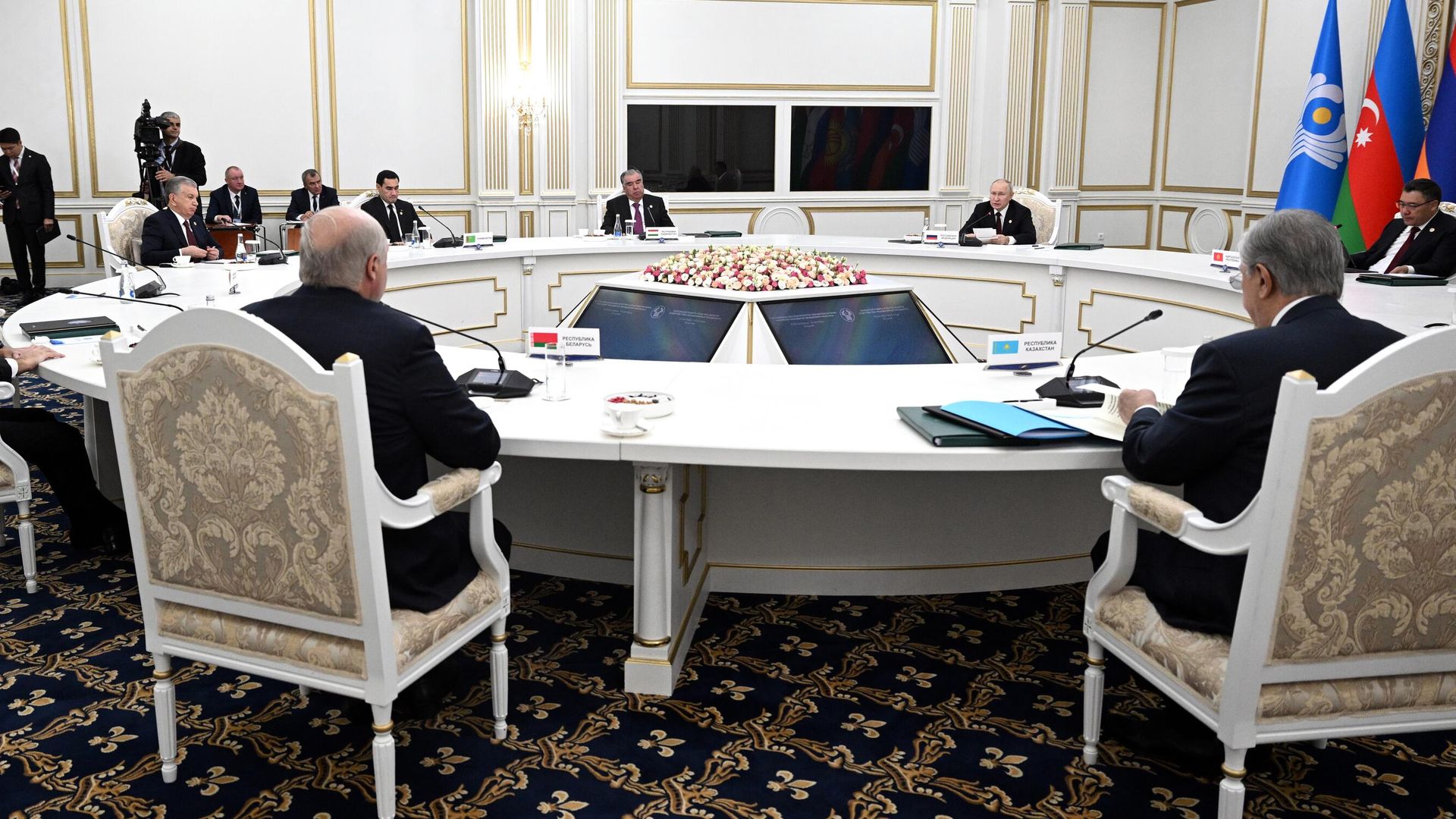 Президент РФ Владимир Путин на заседании Совета глав государств — участников СНГ в узком составе в государственной резиденции Ала-Арча в Киргизии Президент РФ Владимир Путин на заседании Совета глав государств — участников СНГ в узком составе в государственной резиденции Ала-Арча в Киргизии - РИА Новости, 1920, 13.10.2023
