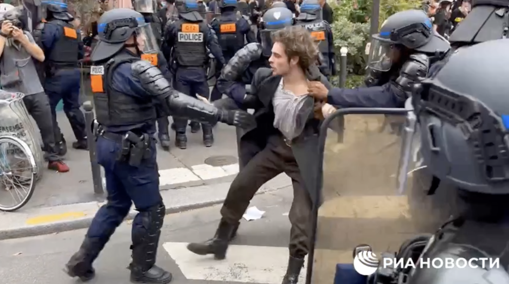 Беспорядки во время акции протеста в Париже Беспорядки во время акции протеста в Париже - РИА Новости, 1920, 24.10.2023
