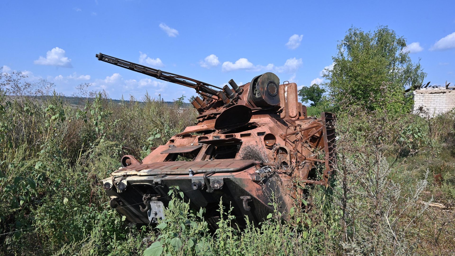 Уничтоженный в ходе боев украинский БТР Уничтоженный в ходе боев украинский БТР - РИА Новости, 1920, 15.10.2023