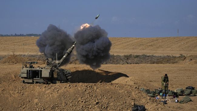 Израильские военные ведут обстрел