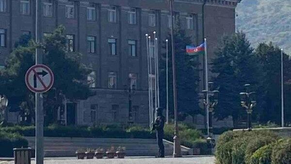 Президент Азербайджана Ильхам Алиев поднял государственный флаг Азербайджана в Ханкенди Президент Азербайджана Ильхам Алиев поднял государственный флаг Азербайджана в Ханкенди - РИА Новости, 1920, 15.10.2023