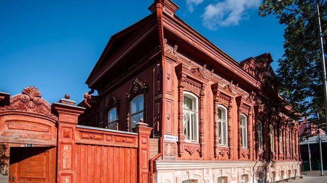 Тюмень. Старинный дом на пешеходной улице Дзержинского Тюмень. Старинный дом на пешеходной улице Дзержинского