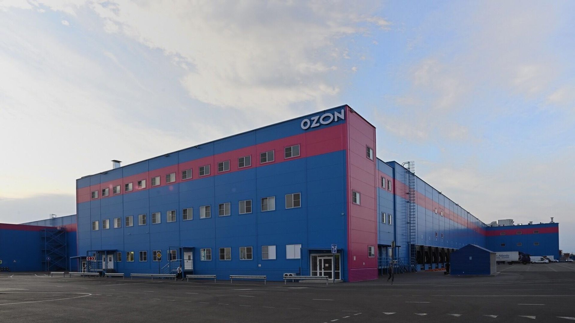 В Адыгее завершили строительство логистического центра Ozon В Адыгее завершили строительство логистического центра Ozon - РИА Новости, 1920, 16.10.2023