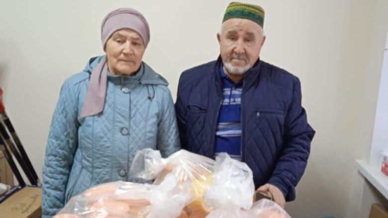 Пенсионер из Башкирии передал бойцам в зону СВО мед из своей пасеки Пенсионер из Башкирии передал бойцам в зону СВО мед из своей пасеки - РИА Новости, 1920, 17.10.2023