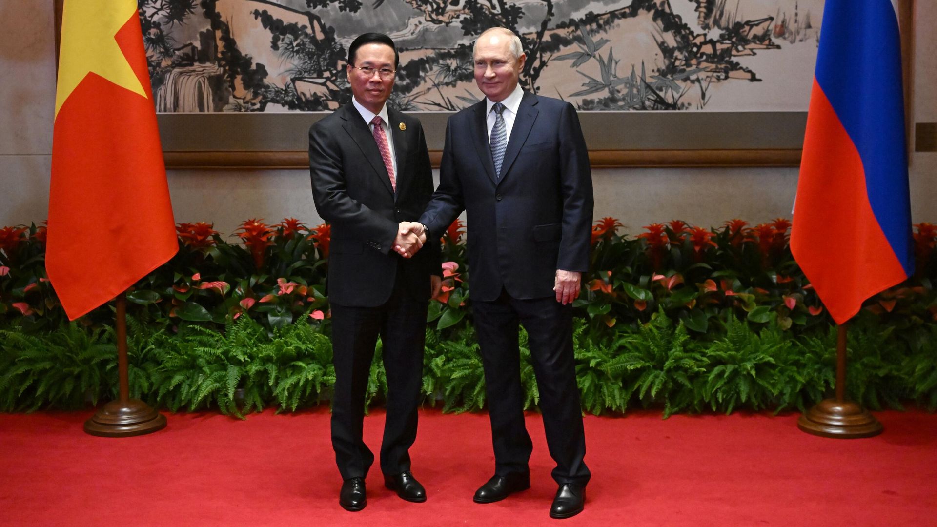 Президент РФ Владимир Путин и президент Вьетнама Во Ван Тхыонг во время встречи в Пекине. 17 октября 2023 Президент РФ Владимир Путин и президент Вьетнама Во Ван Тхыонг во время встречи в Пекине. 17 октября 2023 - РИА Новости, 1920, 17.10.2023