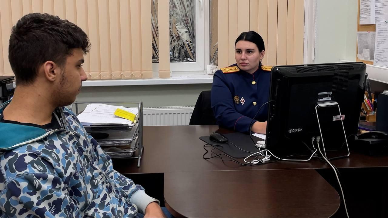 Молодой человек, подозреваемый в хулиганстве, задержанный следственным отделом по Московскому району ГСУ СК РФ по г.Санкт-Петербургу Молодой человек, подозреваемый в хулиганстве, задержанный следственным отделом по Московскому району ГСУ СК РФ по г.Санкт-Петербургу - РИА Новости, 1920, 20.10.2023