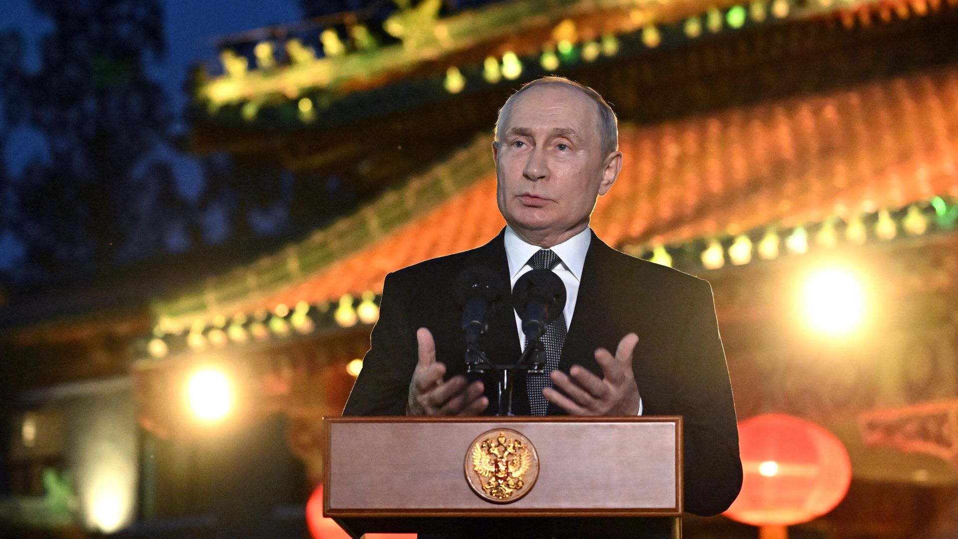 Президент России Владимир Путин отвечает на вопросы российских журналистов по итогам III Международного форума Один пояс, один путь в Пекине Президент России Владимир Путин отвечает на вопросы российских журналистов по итогам III Международного форума Один пояс, один путь в Пекине - РИА Новости, 1920, 20.10.2023