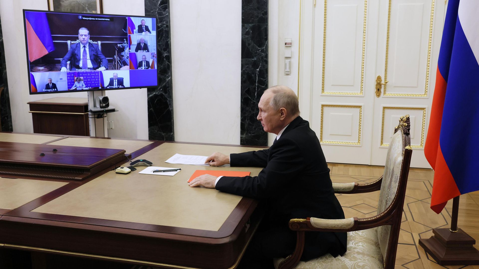 Президент РФ Владимир Путин проводит в режиме видеоконференции совещание с постоянными членами Совета безопасности РФ Президент РФ Владимир Путин проводит в режиме видеоконференции совещание с постоянными членами Совета безопасности РФ - РИА Новости, 1920, 07.11.2023