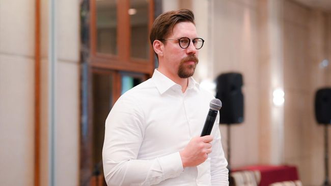 Александр Смирнов Александр Смирнов
