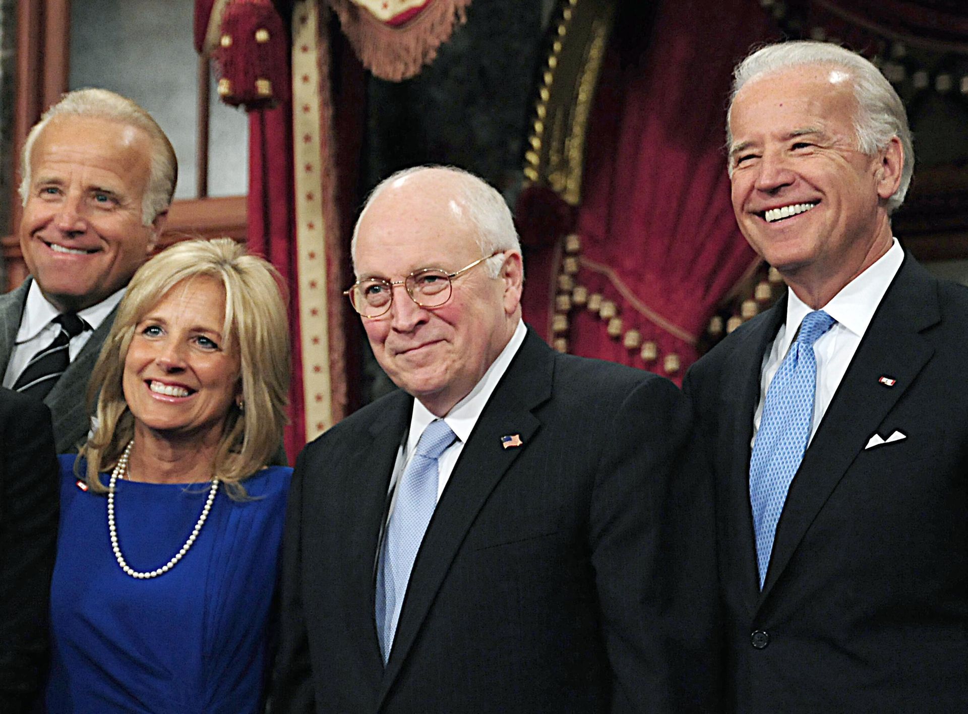 Джо Байден, его брат Джеймс Байден и супруга Джилл (слева направо) Джо Байден, его брат Джеймс Байден и супруга Джилл (слева направо) - РИА Новости, 1920, 29.10.2023