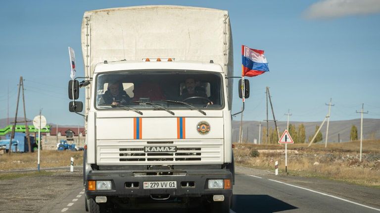 Российско-Армянский центр гуманитарного реагирования доставил кровати и теплые одеяла в пункты временного размещения для вынужденных переселенцев с территории Нагорного Карабаха Российско-Армянский центр гуманитарного реагирования доставил кровати и теплые одеяла в пункты временного размещения для вынужденных переселенцев с территории Нагорного Карабаха