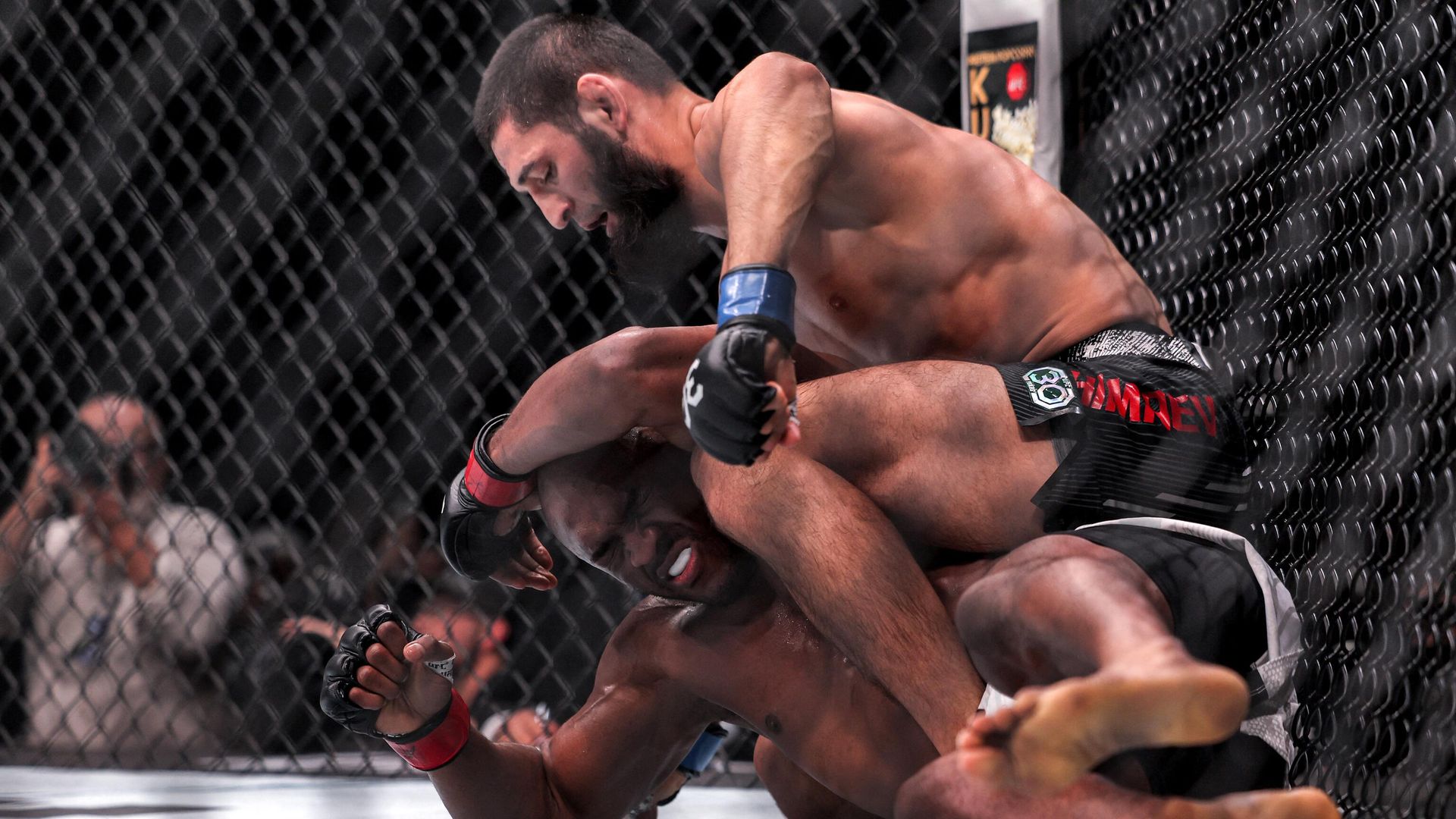 Эпизод боя Чимаева против Усмана на UFC 294 Эпизод боя Чимаева против Усмана на UFC 294 - РИА Новости, 1920, 22.10.2023