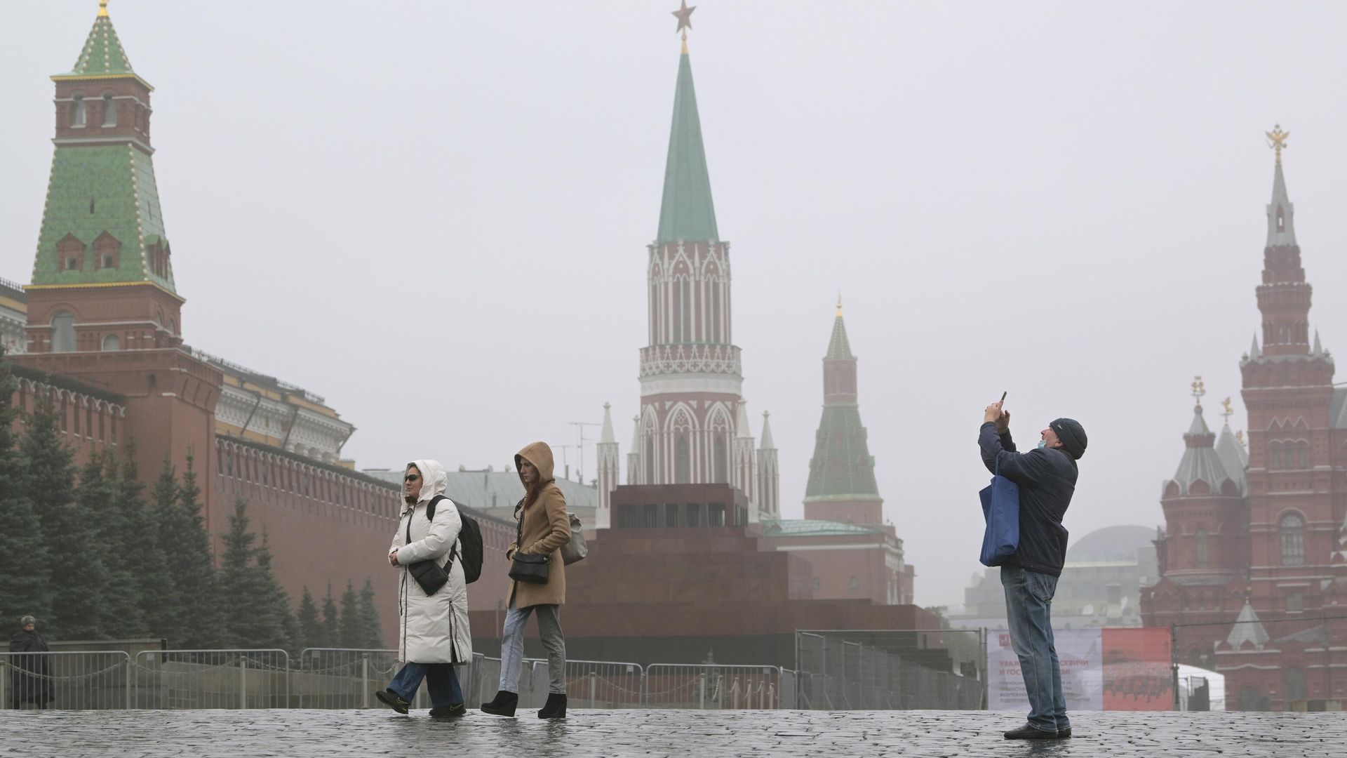 Люди на Красной площади в Москве Люди на Красной площади в Москве - РИА Новости, 1920, 23.03.2024