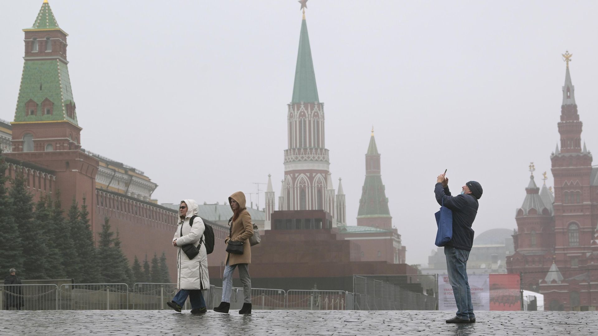 Люди на Красной площади в Москве Люди на Красной площади в Москве - РИА Новости, 1920, 03.12.2025