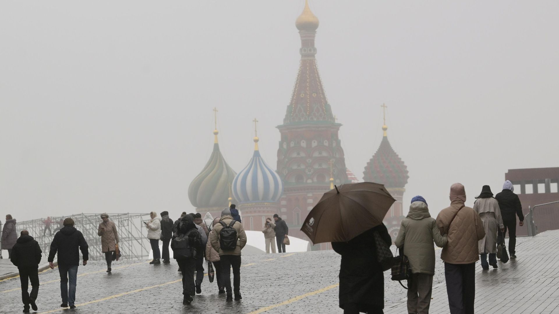 Люди на Красной площади в Москве Люди на Красной площади в Москве - РИА Новости, 1920, 02.04.2026