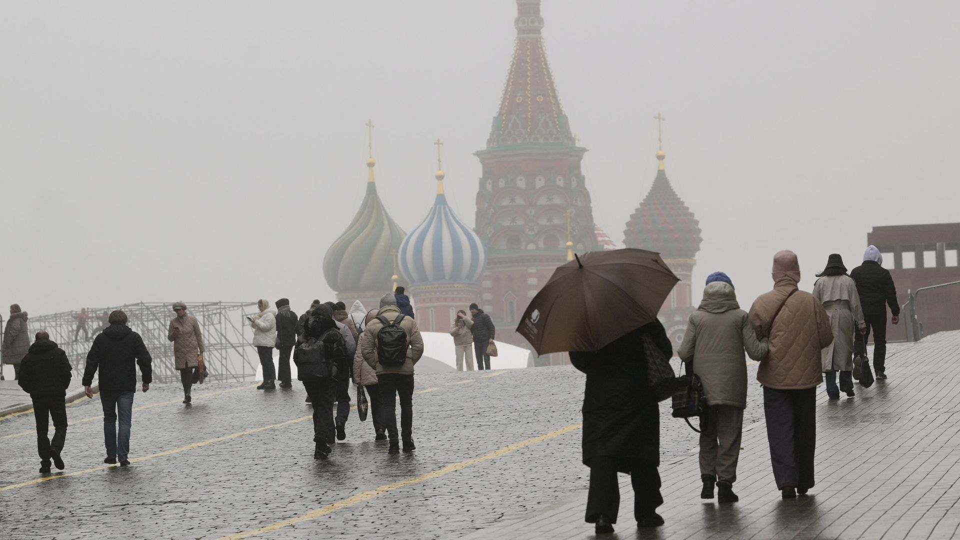 Люди на Красной площади в Москве Люди на Красной площади в Москве - РИА Новости, 1920, 21.12.2023